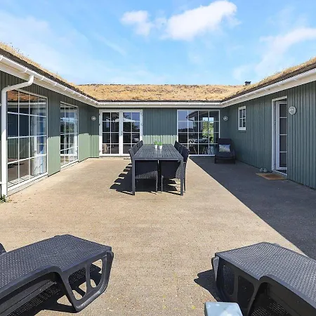 12 Person Holiday In Bl Vand